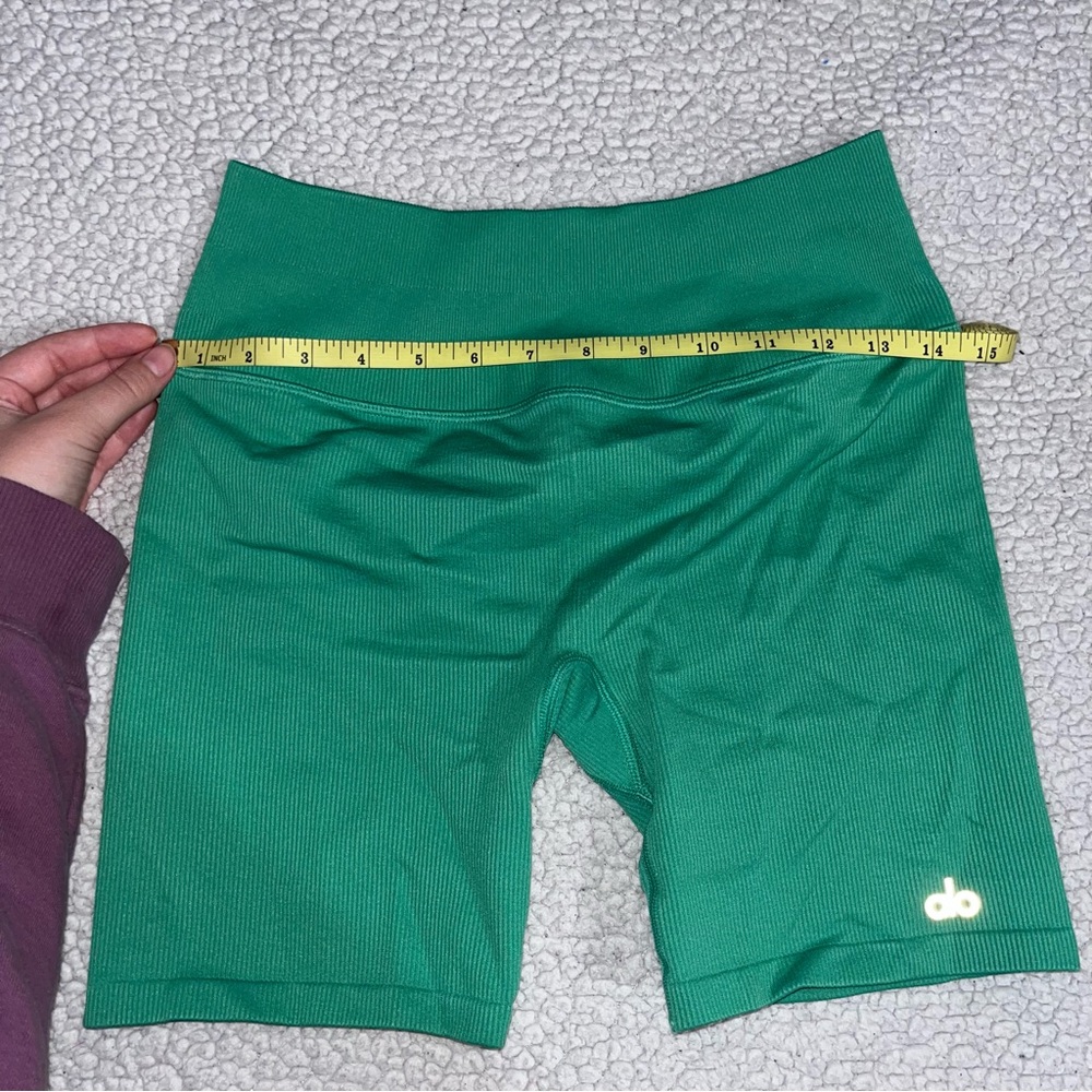 Alo Seamless Shorts - Picture 8 of 11